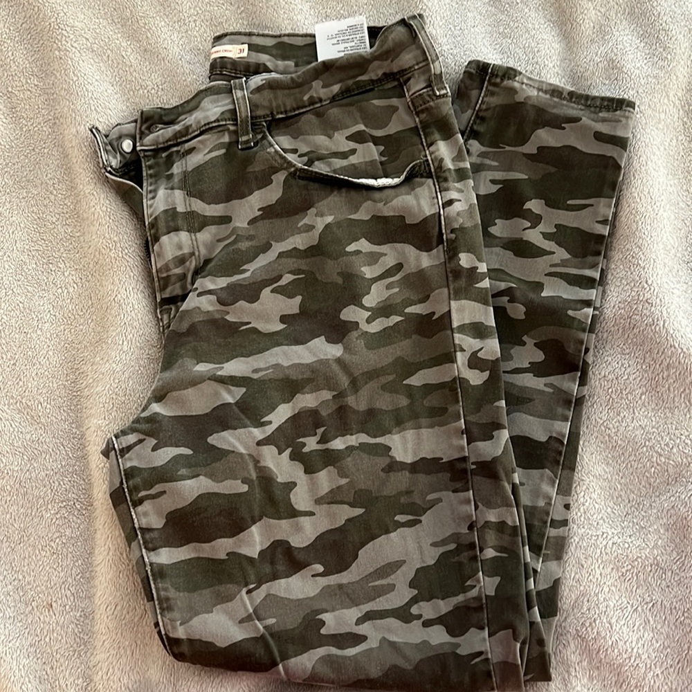 Army Levi’s 720 high-rise super skinny crop size 31